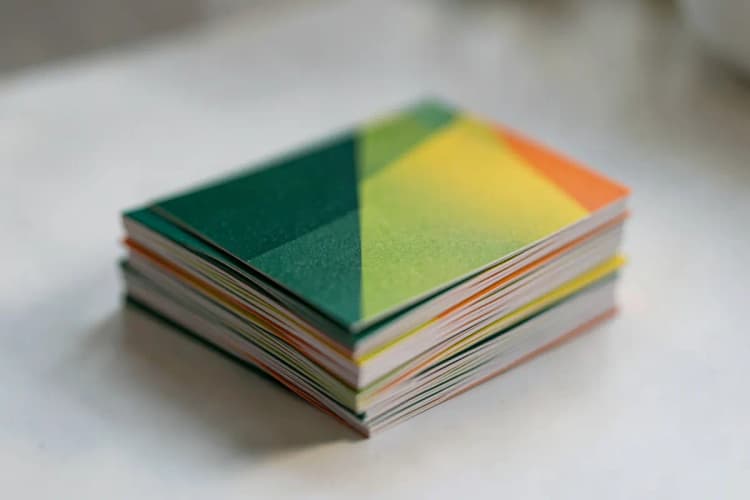 Logo da Impressão de Materiais Gráficos com elementos visuais de impressão.